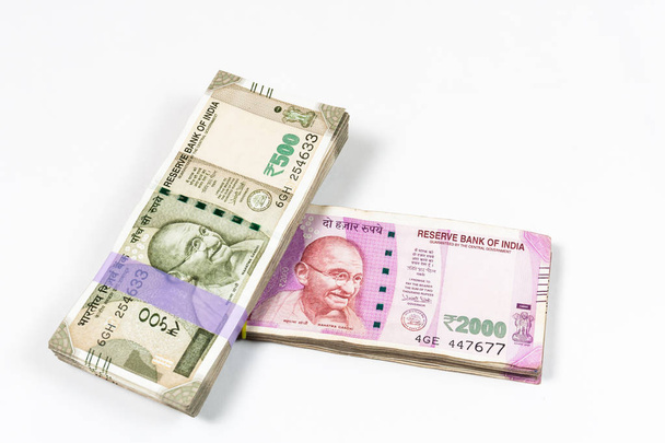 Indiai valuták 2000 és 500 rúpia köteg - Fotó, kép