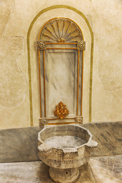 The interior of the toilet room in the harem of the harem in Topkapi Palace.  - Foto, Bild