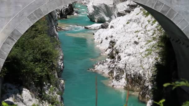 híd a folyó felett - Felvétel, videó