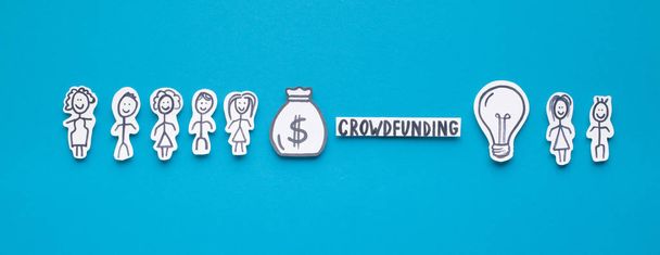 Ludzie z finansowaniem crowdfundowania młodym rodzinom - Zdjęcie, obraz