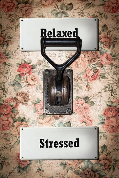 Sinal de rua Relaxado versus estressado
 - Foto, Imagem