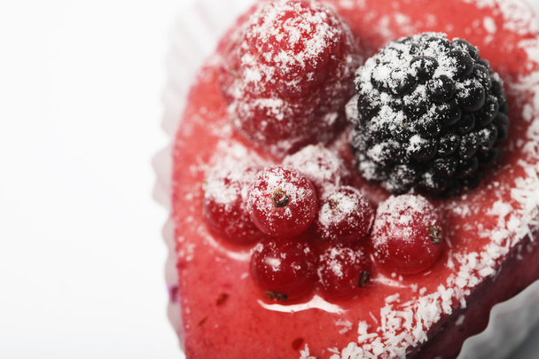 Cake with fresh berry - Photo, image