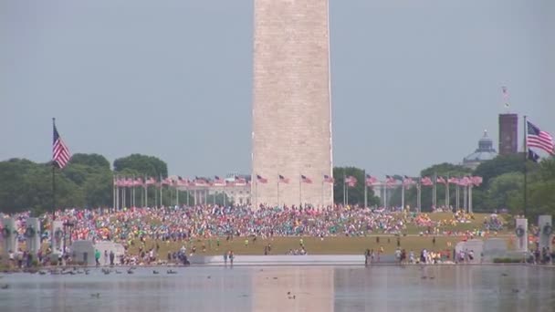 Tilt alas Yhdysvaltain lipun Iwo Jima Memorial
 - Materiaali, video