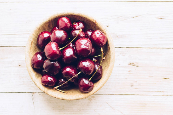 Bowl of ripe cherries - Foto, Imagem