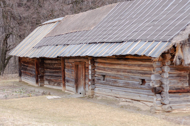 Antike Hütte mit Strohdach - Foto, Bild