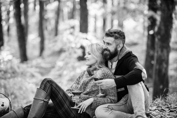 love date and romance. Spring mood. camping and hiking. cheers. couple in love relax in autumn forest. Family picnic. Valentines day. happy woman and bearded man drink wine. Enjoying dinner together - Foto, imagen
