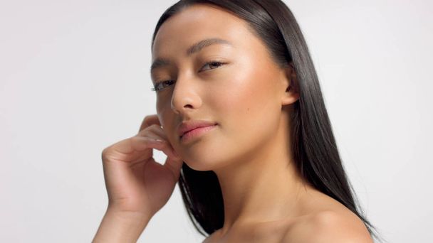 Mixed race asiatisch modell im studio beauty shooting - Foto, Bild