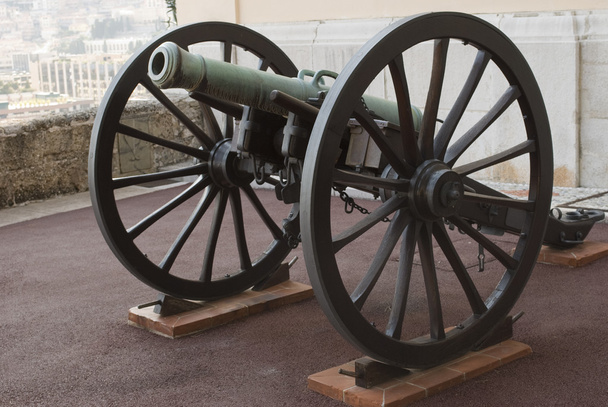 Vecchio cannone al Palazzo di Monaco
 - Foto, immagini