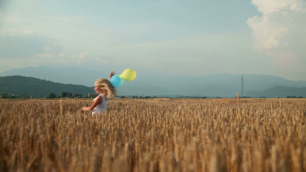 Little girl with colorful baloons - Footage, Video