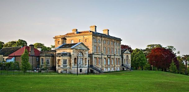 Зал «куворт» — заміський будинок з відреставрованих інтер'єром, краєзнавчим музеєм і ландшафтними садами, в Донкастер, Південний Йоркшир, Англія. - Фото, зображення