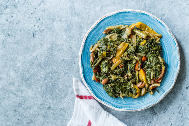 Homemade Healthy Chard Food with Olive Oil, Almonds and Julienne Vegetables  Turkish Food Pazi. - Foto, immagini