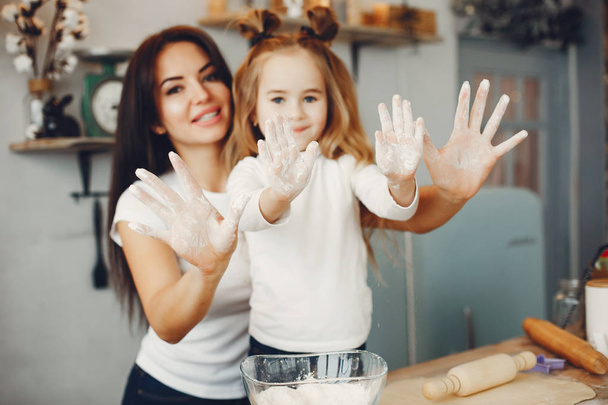 Family cook the dough for cookies - Foto, Imagen