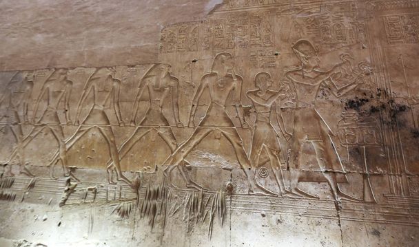 Szene aus dem Tempel von Abydos in Madfuna, Ägypten - Foto, Bild