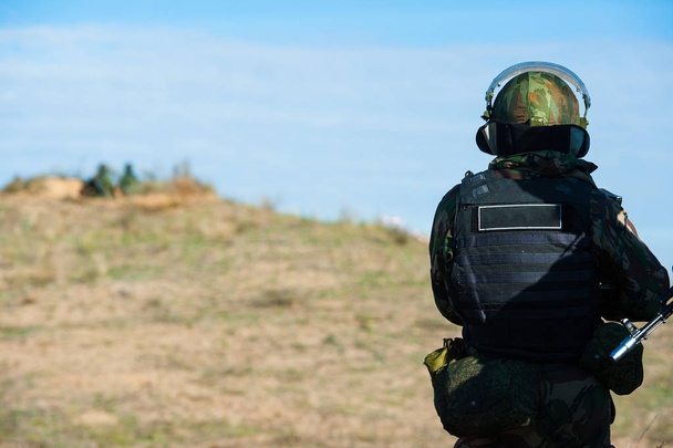 Forças especiais russas soldados com arma participam de militares
 - Foto, Imagem