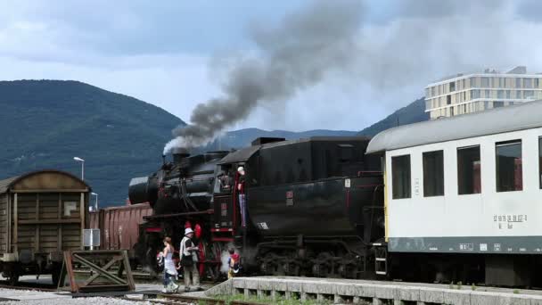 Shot of the train preparing to leave the station, with some tourist walking arround - Footage, Video