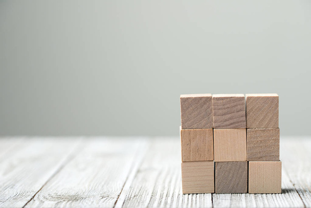 Negen houten blokken gerangschikt in kubus - Foto, afbeelding