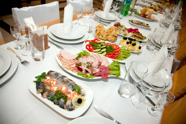 Comida en la mesa del banquete
 - Foto, Imagen