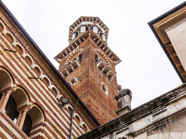 Verona, Italy, on April 25, 2019. A fragment of an architectural complex of one of main squares of the city - Piazza dei Signori. Torre dei Lamberti is a historical sight. - Foto, Imagen