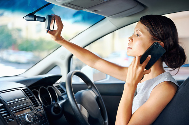 driving phone woman - Valokuva, kuva