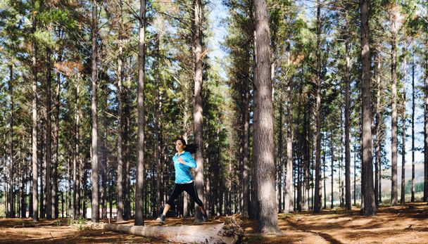 forest running woman - Foto, imagen