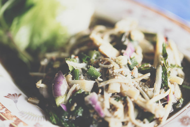 Острый салат из бамбука (Sup Knor) на рынке
 - Фото, изображение