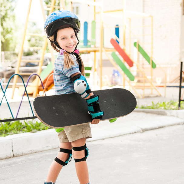 cute little girl in a helmet - Foto, Imagem
