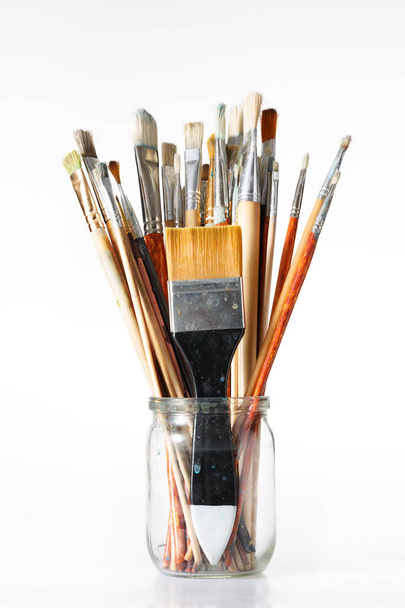 set of brushes for painting in a glass jar, isolated on white ba - Foto, afbeelding