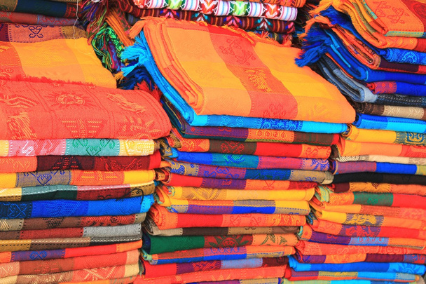 Tecido tecido em um mercado de artesanato mexicano
 - Foto, Imagem