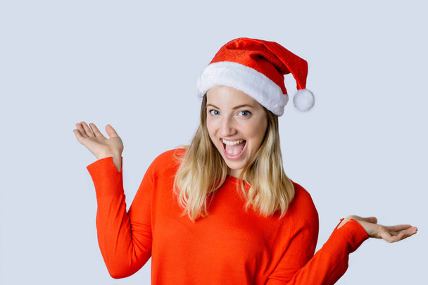 Young woman with christmas hat - Foto, Imagen