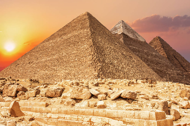 Kolme tunnetuinta pyramidit Giza, Egypti
 - Valokuva, kuva