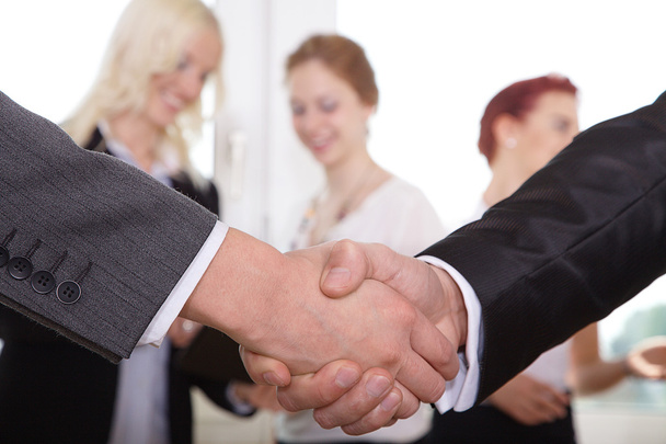Businessmen shake hands - Valokuva, kuva