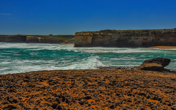 Κύματα στην ακτή του Ειρηνικού. Το ταξίδι προς την Αυστραλία. - Φωτογραφία, εικόνα