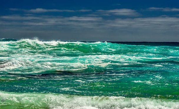 Wellen an der Pazifikküste. die reise nach australien. - Foto, Bild