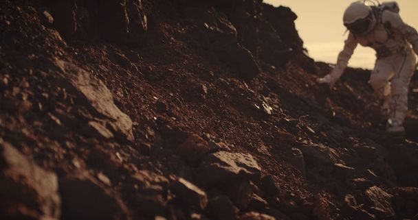 Два астронавти на Марсі
 - Фото, зображення