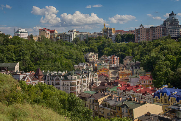 Απόψεις των κτιρίων από το λόφο του κάστρου ή Zamkova ΧΩΡΑ στο Κίεβο. Ουκρανία - Φωτογραφία, εικόνα