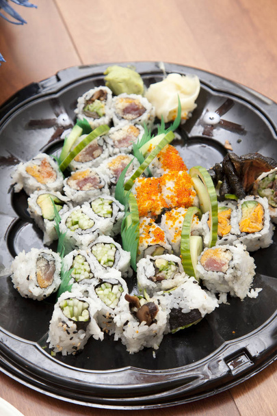Sushi egy műanyag tálcán  - Fotó, kép