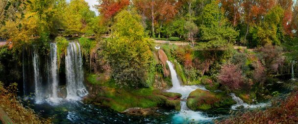 Schöne Aussicht mit den Wasserfällen von Djuden in der Türkei - Foto, Bild