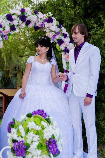 美しい結婚式の花嫁と花婿 - 写真・画像