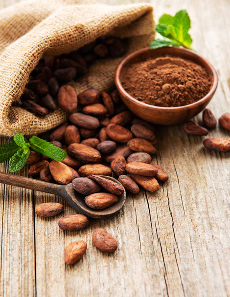 Сырые бобы какао и какао-порошок
 - Фото, изображение