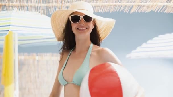 Cheerful beach girl giving a thumbs up - Felvétel, videó