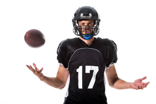 American Football speler gooien bal geïsoleerd op wit - Foto, afbeelding