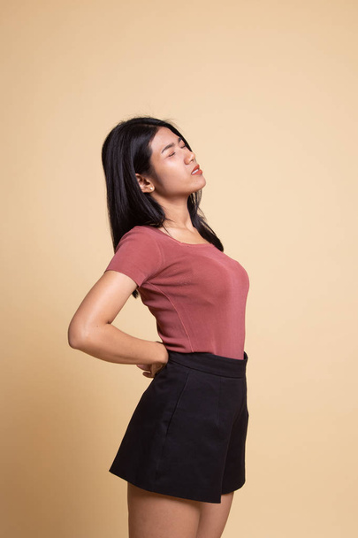 Young Asian woman got back pain. - Photo, Image
