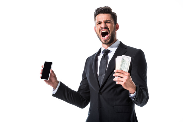 Křičící obchodník s smartphone a zaťatou rukou, izolovaný na bílém - Fotografie, Obrázek