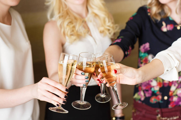 Hands holding the glasses of champagne making a toast. - Foto, imagen