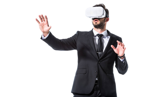 businessman in formal wear and virtual reality headset gesturing Isolated On White - Valokuva, kuva