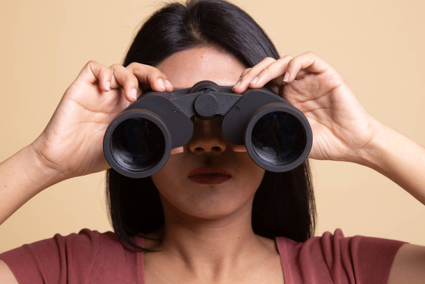 Young Asian woman with binoculars. - Photo, image