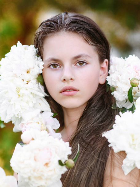 portrait of little girl outdoors in summer - Zdjęcie, obraz