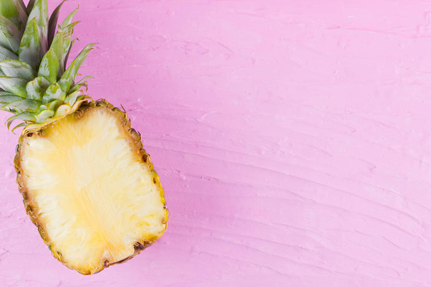 Pineapple on a pink background. Half of pineapple on a pastel background. Tropical fruit in a pop art style. Minimalism. Copy space - Foto, imagen