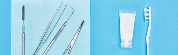 plano panorámico de conjunto con herramientas dentales cerca de pasta de dientes y cepillo de dientes aislado en azul
  - Foto, Imagen