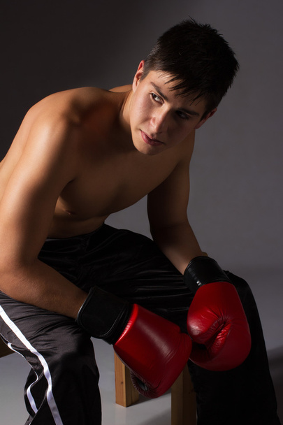 Giovane kickboxer maschile
 - Foto, immagini